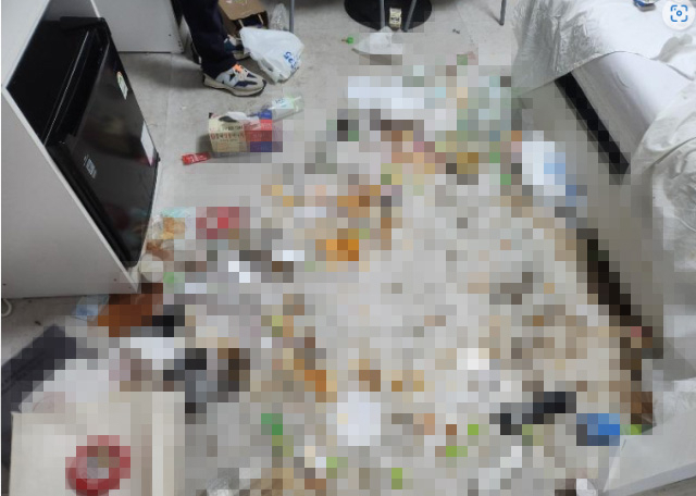 한 손님이 모텔을 찾았다가 쓰레기장으로 만들어 놓고 야반도주해 업주가 분통을 터뜨리고 있다. 온라인 커뮤니티 