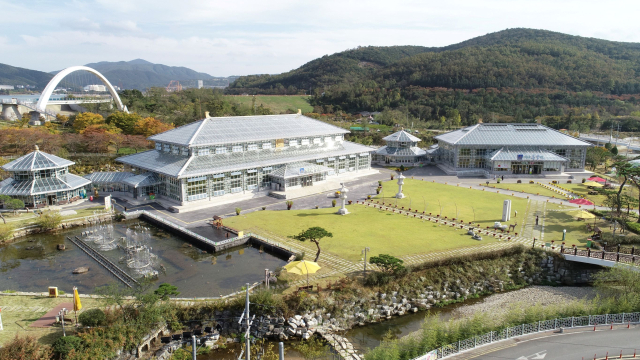 경주시가 운영하는 식물원인 동궁원 전경. 경주시 제공