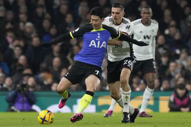 24일 영국 런던의 크레이븐 코티지에서 열린 토트넘과 풀럼의 2022-2023시즌 EPL 21라운드 원정 경기에 선발 출전해 