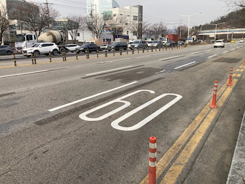 지난해 11월부터 12월 20일까지 대구 북구 50사단 인근 도로에서 속도위반 단속에 적발된 차량 137대가 도로 노면에 제한속도 표기의 오류가 확인되어 