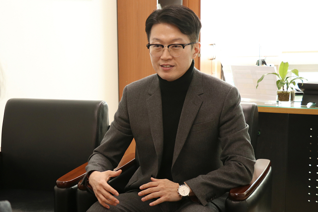 이성욱 달서아트센터 관장이 지난 25일 매일신문과 인터뷰를 하고 있다. 달서아트센터 제공.