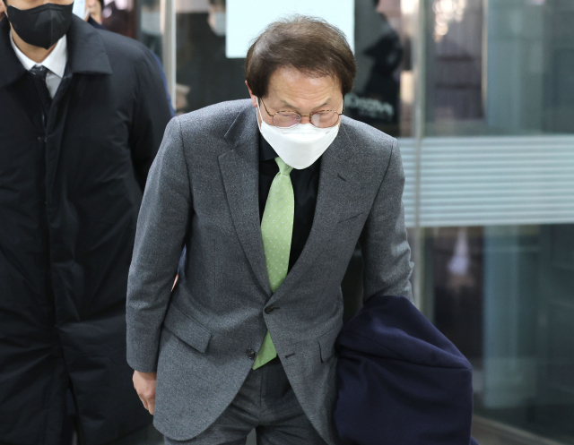 해직 교사 부정 채용 의혹을 받는 조희연 서울시교육감이 27일 오후 서울 서초구 서울중앙지법에서 열린 1심 선고 공판에 출석하고 있다. 연합뉴스