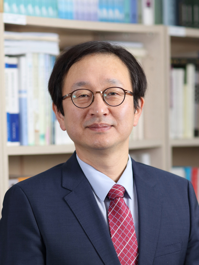 윤석열 대통령은 27일 국민권익위원회 부위원장에 정승윤 부산대 법학전문대학원 교수를 인선했다고 대통령실이 밝혔다. 연합뉴스