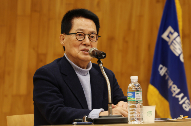 박지원 전 국정원장이 28일 대구 한영아트센터에서 열린 더불어민주당 대구시당 초청 특강에서 