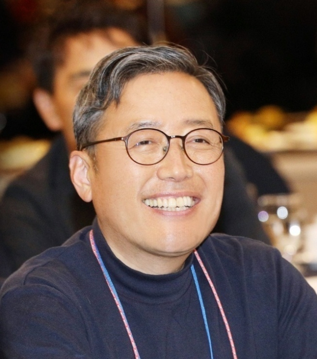 자문위원직 위촉을 마친 뒤 한 자리에 선 이영상 KASDI 회장(오른쪽), 김외철 자문위원. 강경석 객원기자