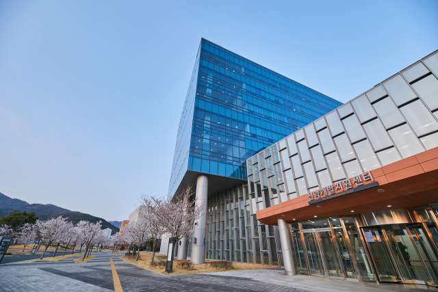 케이메디허브 신약개발지원센터는 국내 기업과 함께 자가면역질환 치료제 파이프라인을 함께 연구하기로 했다. 사진은 케이메디허브 신약개발지원센터. 케이메디허브