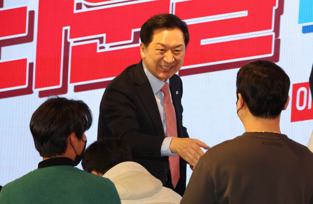 국민의힘 당권주자인 김기현 의원이 29일 서울시 마포구 홍대 앞 안 카페에서 열린 