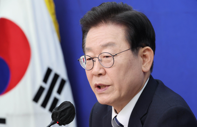 더불어민주당 이재명 대표가 30일 오전 국회 대표실에서 자청해서 열린 기자간담회에서 발언하고 있다. 연합뉴스