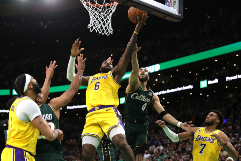 르브론 제임스 펄쩍 뛰게 만든 '파울콜' 오심 인정…NBA 심판협회 