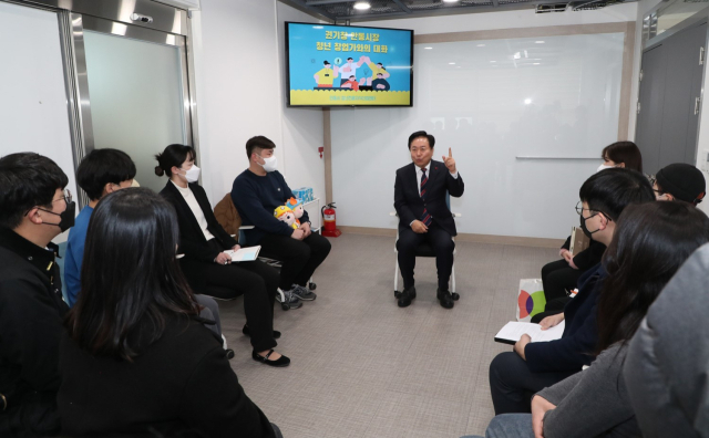 권기창 안동시장이 지난 27일 청년전용지식산업센터를 찾아 입주기업 청년 창업가와 소통간담회를 가졌다. 안동시 제공