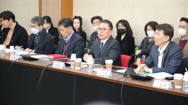 대구시는 미래 50년 도약을 위한 전략적 투자유치 활동 강화를 위해 31일 시청 산격청사에서 이종화 경제부시장과 기업유치위원, 투자유치자문관 등 30여 명이 참석한 가운데 