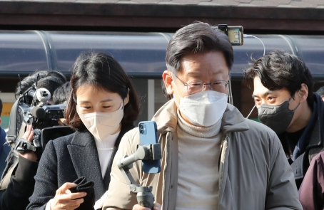 이재명 더불어민주당 대표와 부인 김혜경 여사. 이재명 대표 최측근 김현지 보좌관과 김혜경 여사의 수행비서 배소현 사무관이 31일 조선일보 보도를 통해 