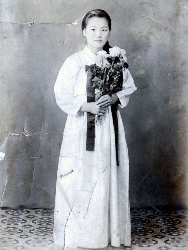 손기창 경창산업 명예회장의 여동생 손기순 씨의 사진. 일본에서 생이별한 뒤 보관하고 있는 유일한 사진. 경창산업 제공.