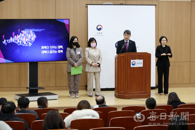 이주호 교육부 장관이 1일 구미 금오공대에서 있은 제1회 인재양성 전략회의에서