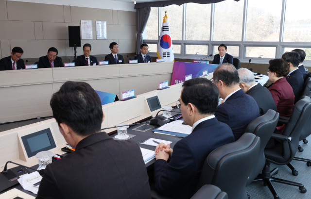 윤석열 대통령이 1일 경상북도 구미시 금오공과대학교에서 열린 제1차 인재양성전략회의에 참석, 발언하고 있다. 연합뉴스