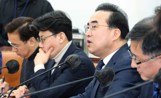 더불어민주당 박홍근 원내대표가 2일 국회에서 열린 정책조정회의에서 발언하고 있다. 연합뉴스
