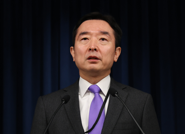 대통령실 신임 대변인에 임명된 이도운 전 문화일보 논설위원이 5일 오후 서울 용산 대통령실 청사에서 소감을 밝히고 있다. 연합뉴스
