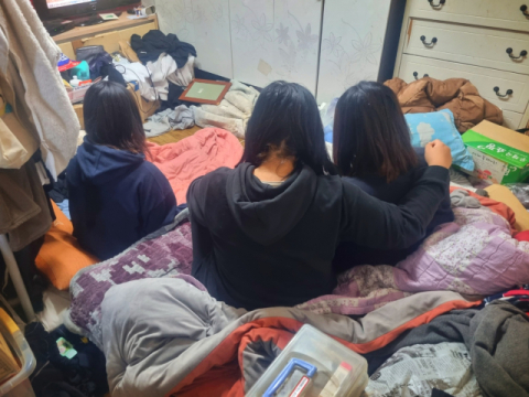 [성금내역]엄마는 가출, 아빠는 세상 떠나 의지할 곳 없는 세 자매 김주경 양에게 2,992만원 전달