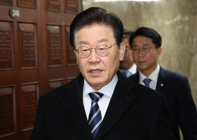 더불어민주당 이재명 대표가 6일 국회에서 열린 비공개 의원총회에 참석하고 있다. 연합뉴스