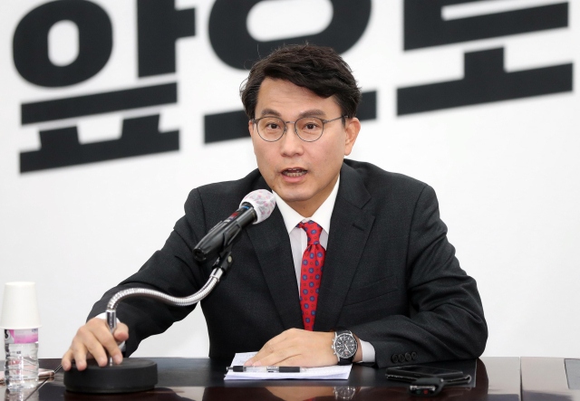 국민의힘 당권주자인 윤상현 의원이 6일 오전 대구시당에서 기자간담회를 하고 있다. 연합뉴스