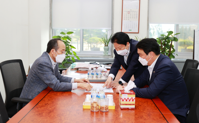 이병환(가운데) 성주군수가 