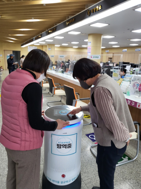 '생활 방역' 시대… 경북 지자체 'AI 방역로봇' 속속 도입