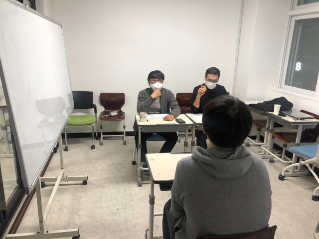 대건고등학교에서 학생들을 대상으로 모의 면접을 실시하고 있다. 대건고 제공