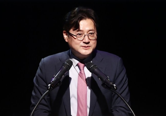 홍익표 국회 문화체육관광위원장이 지난해 9월 서울 마포구 서울생활문화센터 서교스퀘어에서 열린 2022 서울국제작가축제 개막식에서 축사를 하고 있다. 연합뉴스