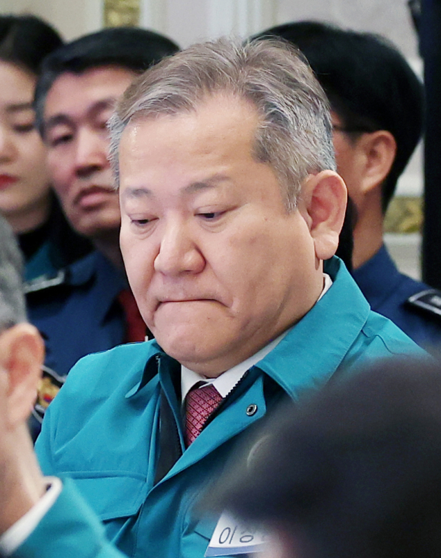 이상민 행정안전부 장관이 8일 청와대 영빈관에서 열린 제56차 중앙통합방위회의에 참석해 있다. 연합뉴스