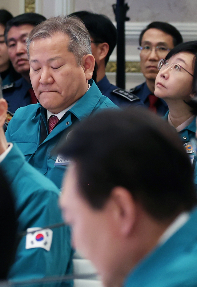 이상민 행정안전부 장관이 8일 청와대 영빈관에서 열린 제56차 중앙통합방위회의에 참석해 있다. 연합뉴스