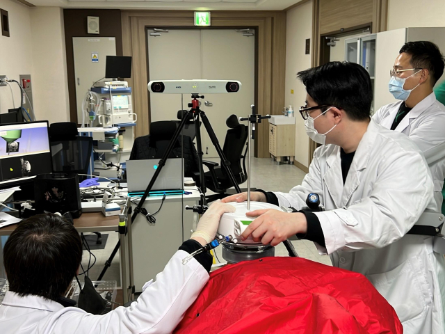 10일 케이메디허브가 약물을 뇌 안에 전달하는 연구에 대해 대동물 비임상을 시작했다. 케이메디허브 제공.