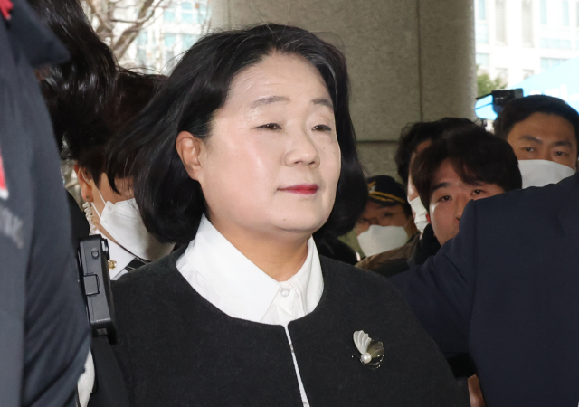 윤미향 의원이 10일 서부지법에서 열린 