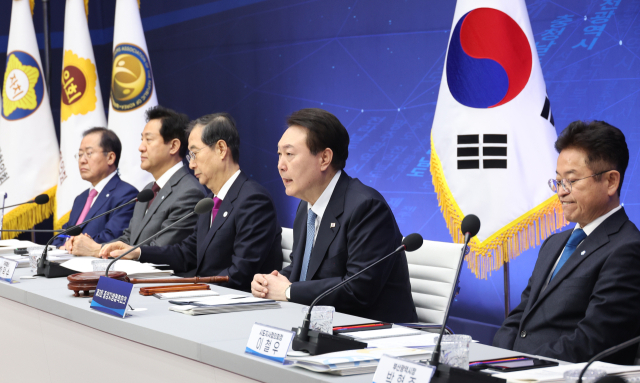 윤석열 대통령이 10일 전북 전주시 전북도청에서 열린 제3회 중앙지방협력회의에서 발언하고 있다. 연합뉴스