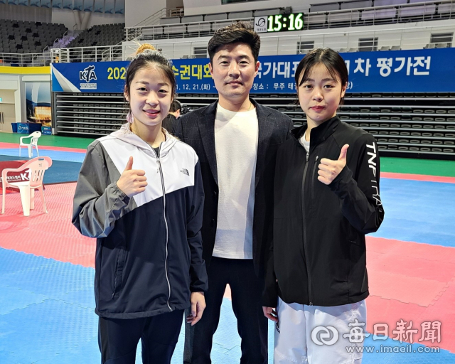 (왼쪽부터)영천시청 태권도단 강미르 선수, 명재진 감독, 강보라 선수. 매일신문DB