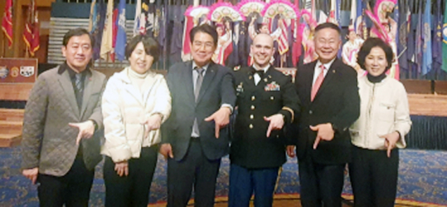 경북도는 지난 10일 경북 칠곡 캠프 캐럴 주한미군 물자지원사령부(USMSC-K) 주관으로 대구 인터불고호텔에서 열린 2023년 주한미군 신년연회에 참석해 올해 첫 교류 행사를 했다고 밝혔다. 경북도 제공