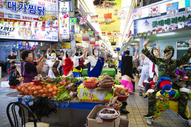 안동시가 올해 소상공인을 살리고, 전통시장 활성화를 위해 다양한 시책을 추진한다. 안동시 제공