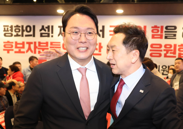 국민의힘 김기현·천하람 당대표 후보가 13일 제주도 제주시 퍼시픽호텔에서 열린 