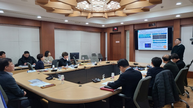 김호섭 구미시 부시장을 비롯한 관계자들이 13일 구미시청에서 