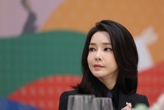 김건희 여사가 31일 청와대 영빈관에서 열린 주한 외교단을 위한 신년인사회에 참석하고 있다. 연합뉴스
