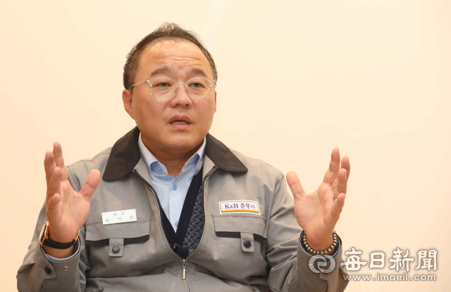 13일 대구 달성군 인조잔디 생산·시공업체인 케이앤비 준우(주) 본사에서 만난 하석준 대표이사는 