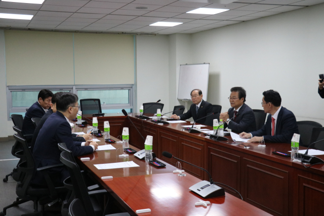 대구 국회의원들이 14일 국회에서 신년회 겸 간담회를 열고 대구경북(TK)신공항 특별법의 진행 상황 등 주요 현안 공유했다. 김용판 의원실