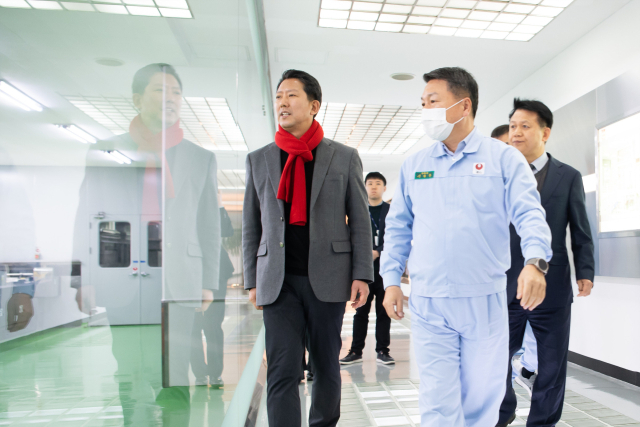 김장호 구미시장은 지난 9일 (주)농심 구미공장의 생산시설을 방문해 생산라인 추가 증설에 따른 애로사항을 청취했다. 구미시 제공