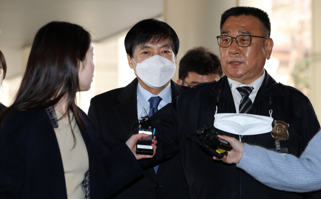 이성윤 전 서울고검장이 15일 오후 서초동 서울중앙지법에서 열리는 선고공판에 출석하고 있다.연합뉴스
