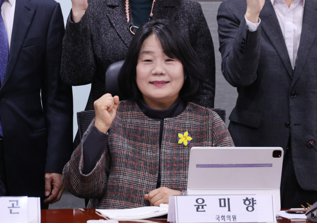 무소속 윤미향 의원이 13일 오후 국회 의원회관 제8간담회의실에서 열린 