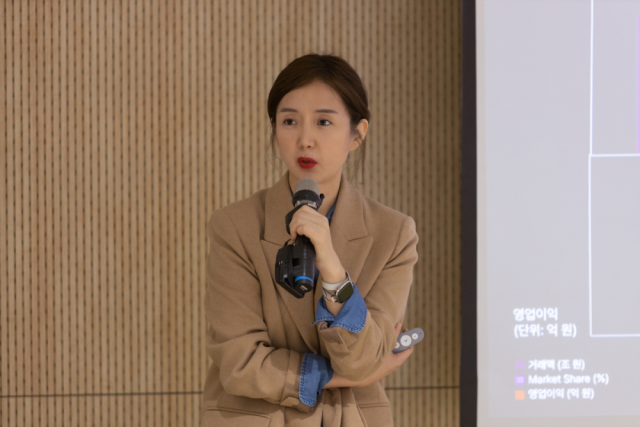 11번가 안정은 사장이 15일 진행된 타운홀 미팅에서 고객 중심 성장전략에 대해 설명하고 있다.