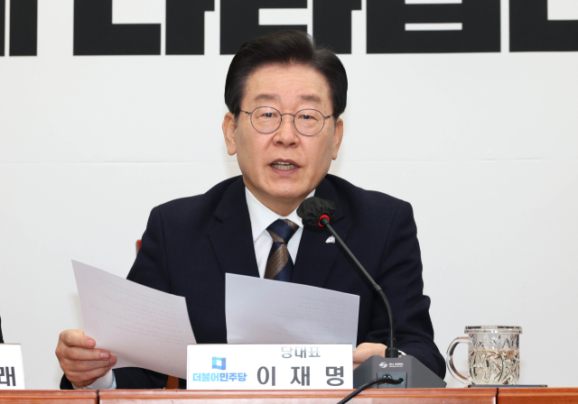더불어민주당 이재명 대표가 16일 오후 국회에서 열린 최고위원회의에서 검찰의 구속영장 청구에 관해 입장을 발표하고 있다. 연합뉴스