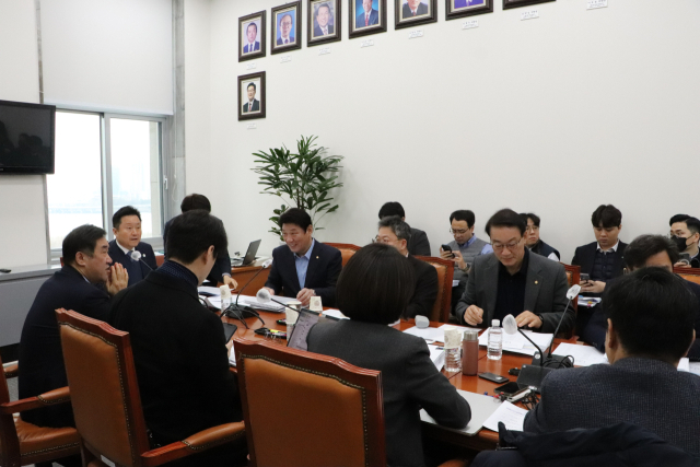 16일 국회 국토교통위원회 소회의실에서 제403회 국회 임시회 제2차 교통법안심사소위원회 회의가 열리고 있다. 강대식 국민의힘 의원(대구 동구을)실 제공