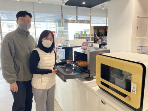 외식 물가 부담에 '집밥 가전' 판매 증가… 전기오븐 97%↑