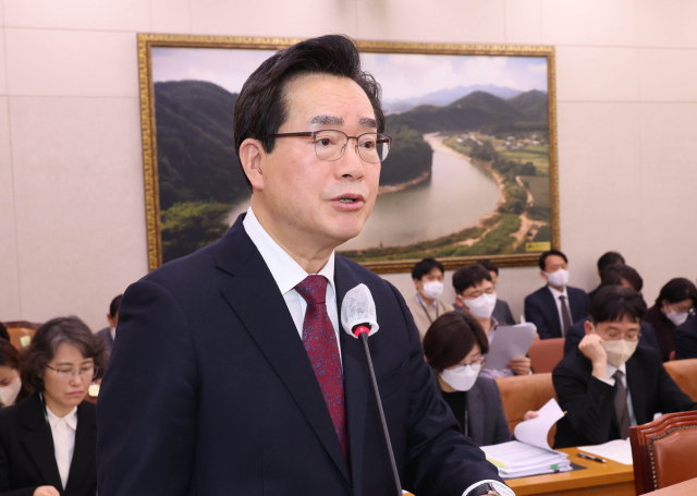 정황근 농림축산식품부 장관이 20일 국회에서 열린 농림축산식품해양수산위원회 전체회의에서 업무보고를 하고 있다. 연합뉴스