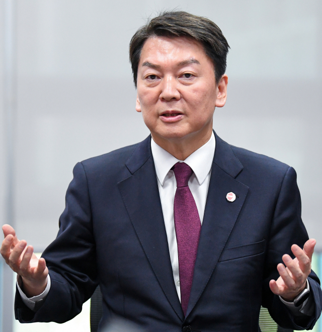 국민의힘 3.8 전당대회 당권 주자인 안철수 후보가 지난 19일 국회에서 진행된 한국지방신문협회와의 공동 인터뷰에서 발언을 하고 있다. 이지훈기자 jhlee@kyeongin.com
